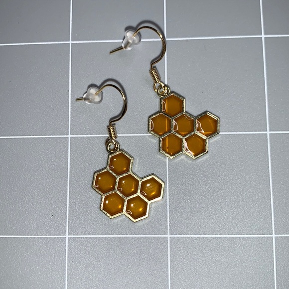 Oh Honeycomb look at these Hand Crafted Pierced Dangly Earrings - Picture 4 of 12